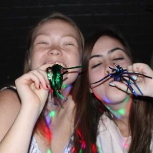 Meet your Posher, Lealea